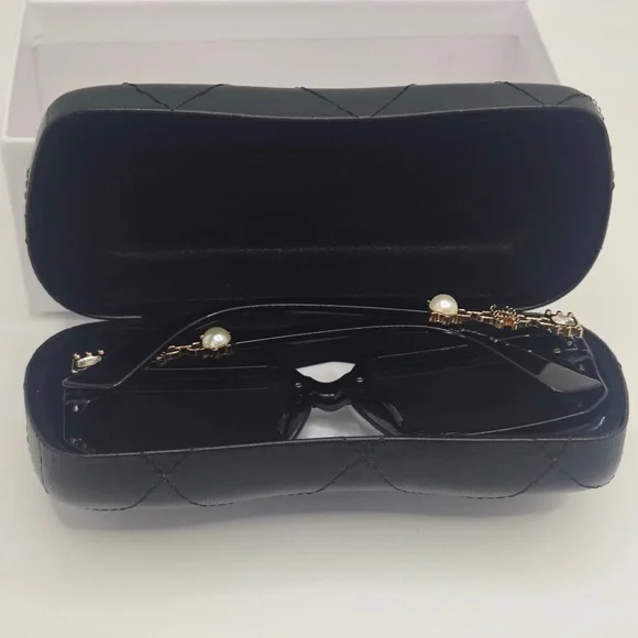 CHANEL Elegant Black Sunglasses with Gold Accents - Picture 6 of 6